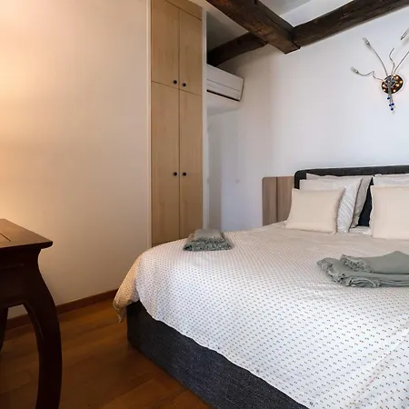 Luxury Floor 2br With Rooftop Views Appartamento *