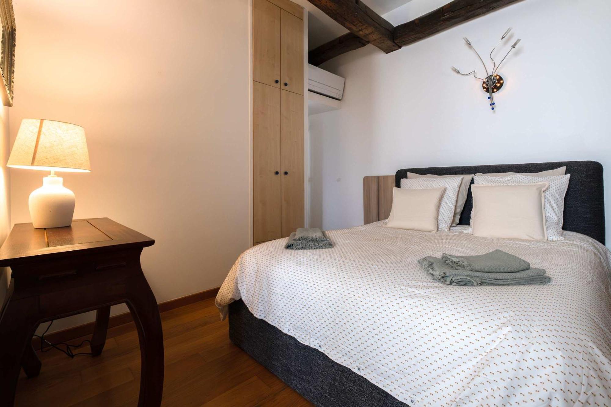 Luxury Floor 2br With Rooftop Views Appartamento *